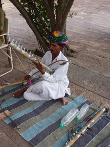 Musician playing the ravanhatta at Jodhpurâ€™s Mehrangarh Fort. (Sarah Lin Bhatia)